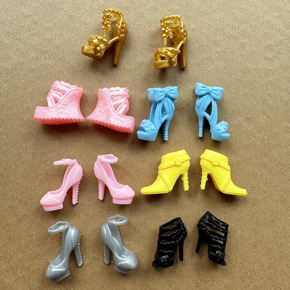 Vintage Collectible Barbies - Sepatu Bot Panjang Model High Heels