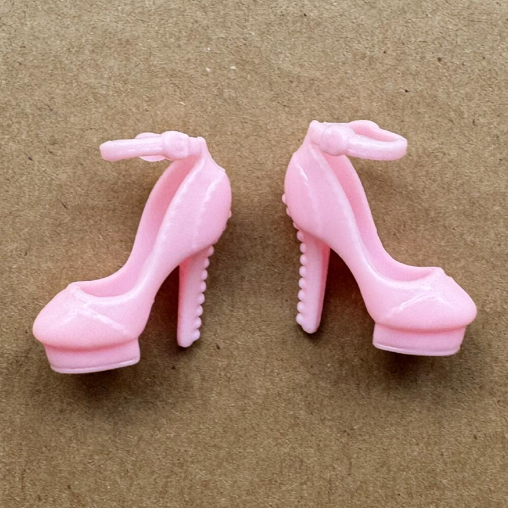 Sepatu Bot Panjang Model High  - Vintage Collectible Barbies ulasan dan harga