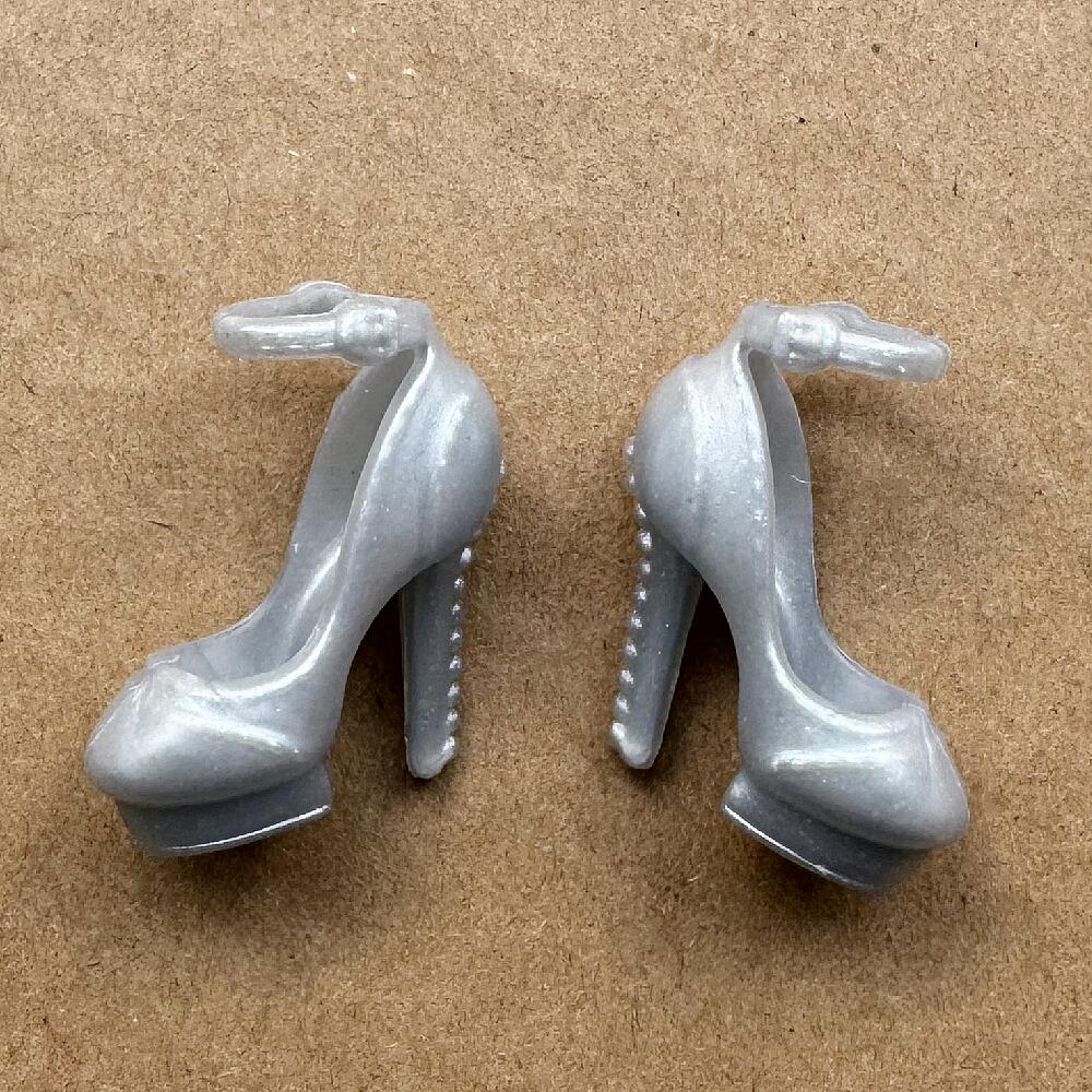 Sepatu Bot Panjang Model High  - Vintage Collectible Barbies ulasan dan harga