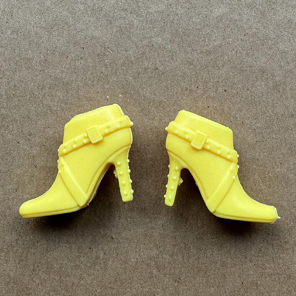 Sepatu Bot Panjang Model High  - Vintage Collectible Barbies ulasan dan harga