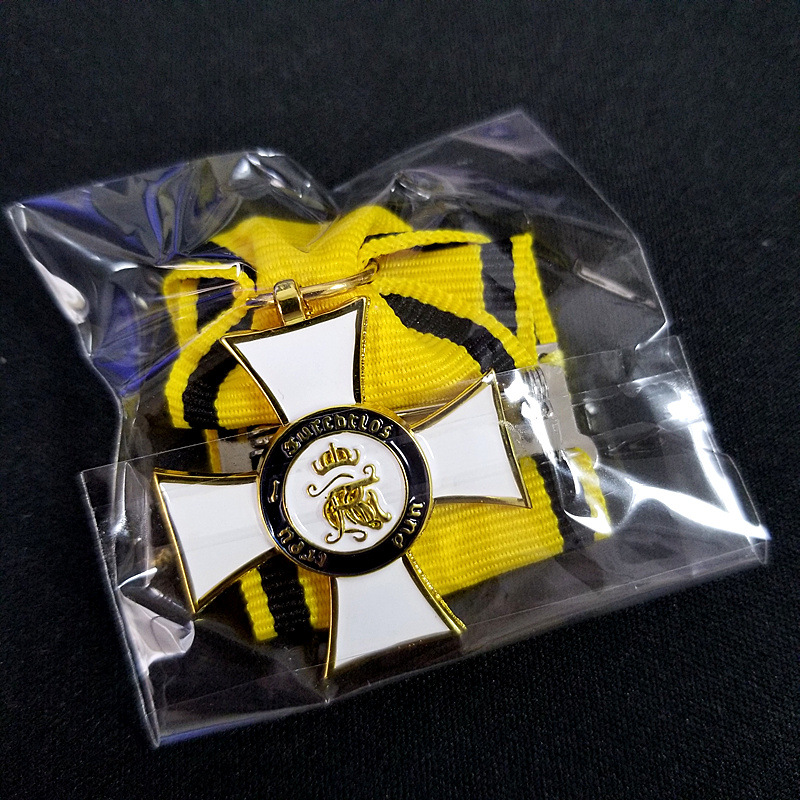 Koleksi Replika Medali Salib K - Collectible Vintage Brooches ulasan dan harga